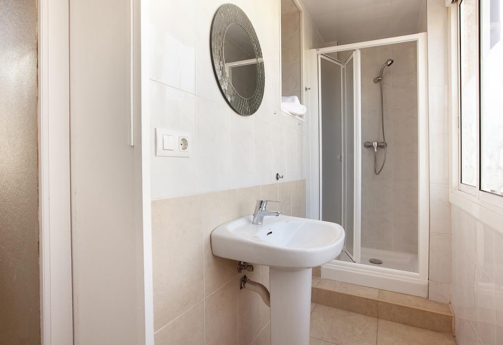 Barnapartments Basic Gracia Barcelona Eksteriør billede