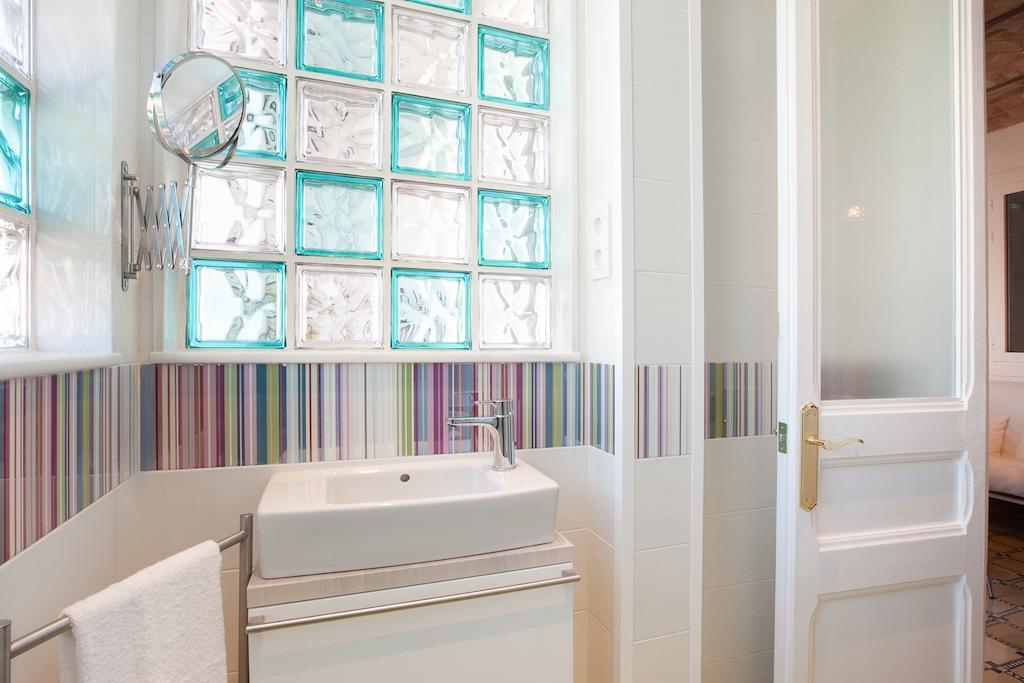 Barnapartments Basic Gracia Barcelona Eksteriør billede