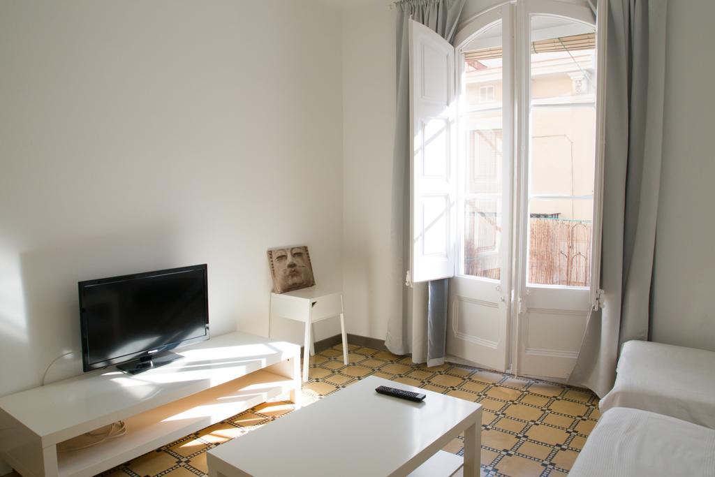 Barnapartments Basic Gracia Barcelona Eksteriør billede