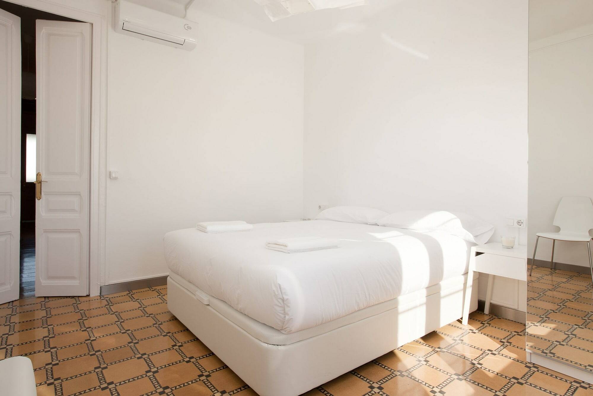 Barnapartments Basic Gracia Barcelona Eksteriør billede